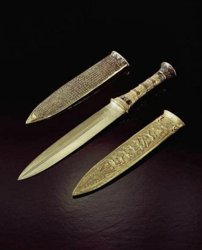 Pair of Ceremonial Daggers of King Tutankhamun | The African History