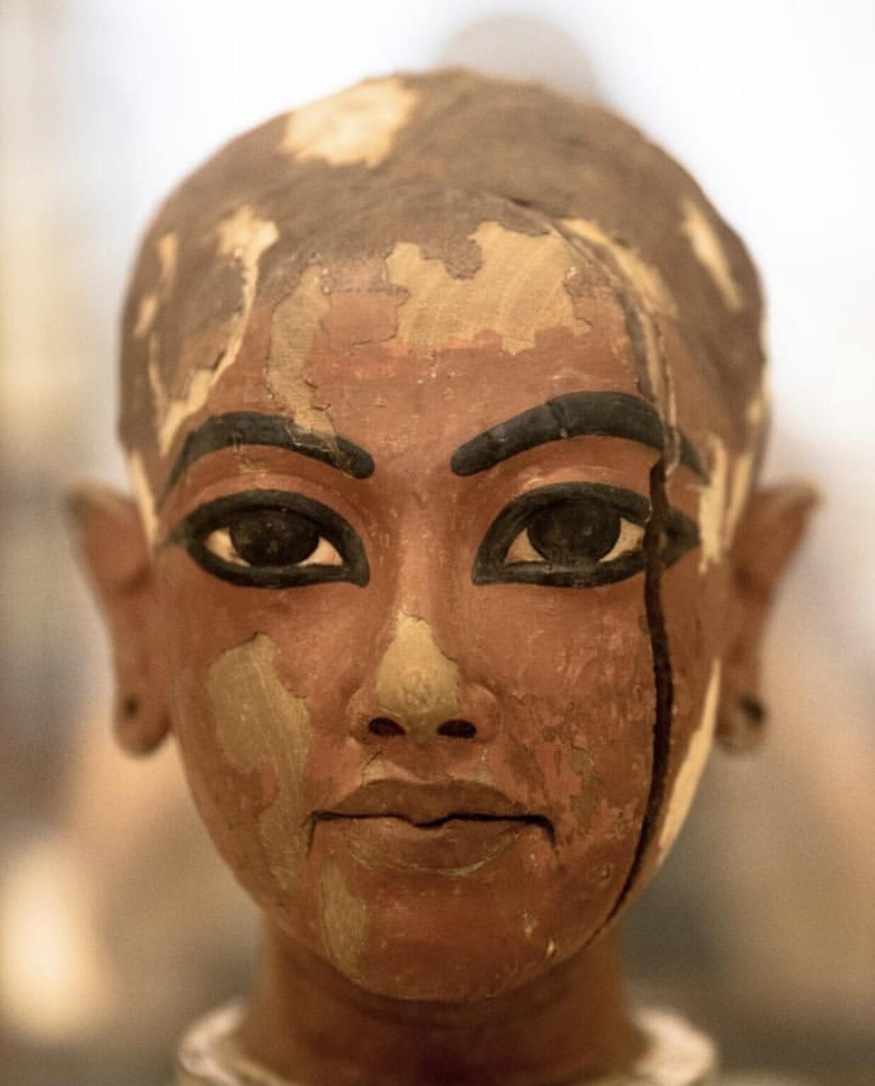 Head of King Tutankhamun as a child that reveals his black descent ...